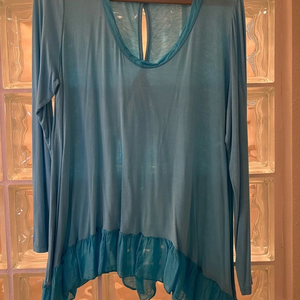 🛍⚡️Host Pick⚡️🛍 Ruffled Blue Top - Picture 3 of 3